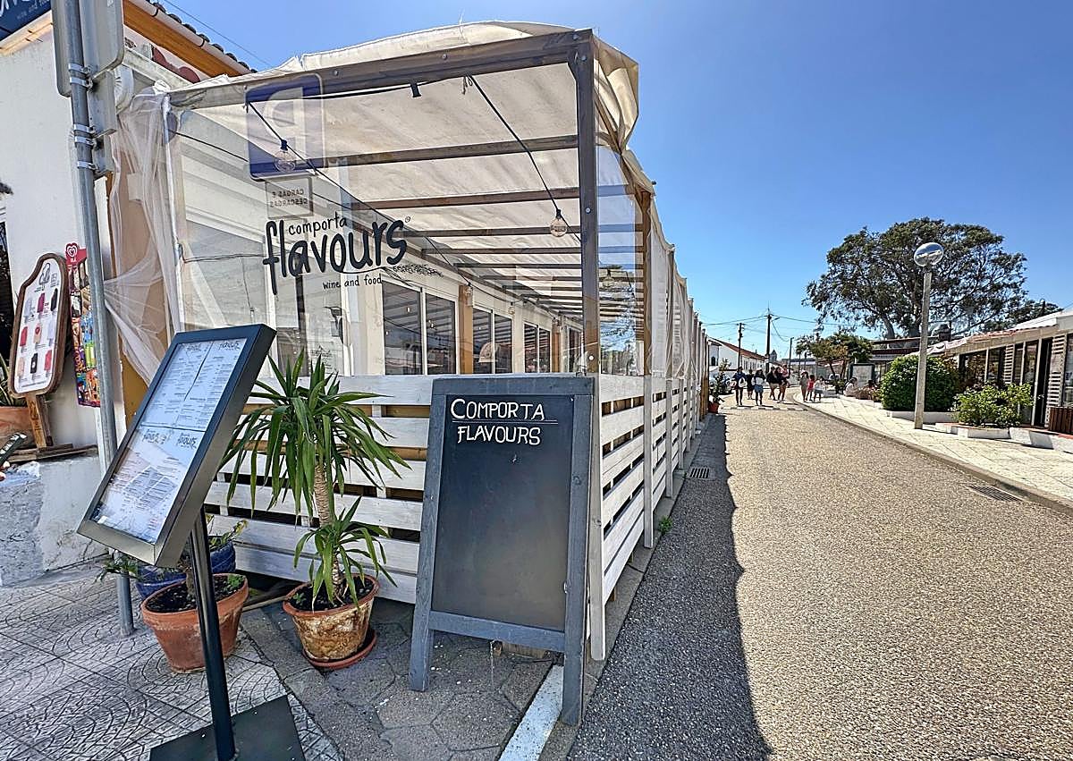 Imagen secundaria 1 - Comer en la playa y añorar la Raya