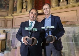 Cecilio Oliva y José Ramón Oliva con sus encinas cúbicas.