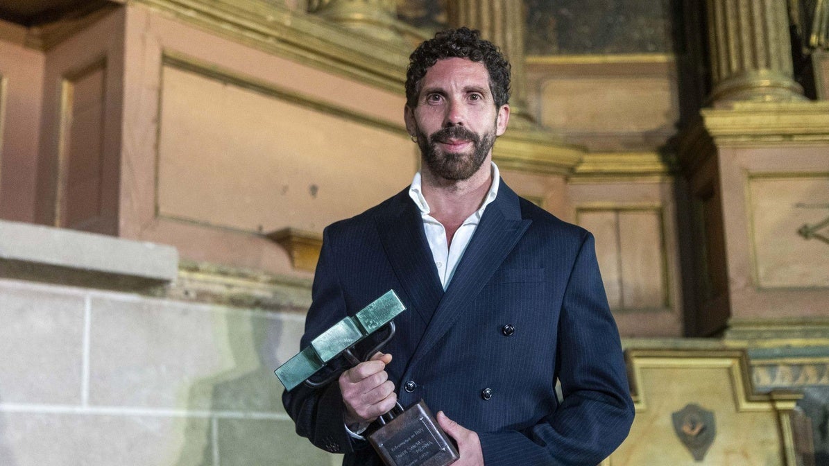 Javier Sánchez Medina tras recoger el premio.