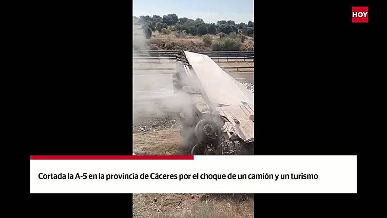 Cortados dos carriles de la A-5 en la provincia de Cáceres por el vuelco de un camión