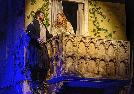 La obra de William Shakespeare embelesó a un público que fue testigo de este clásico con un toque novedoso, pues llegó en forma de musical.