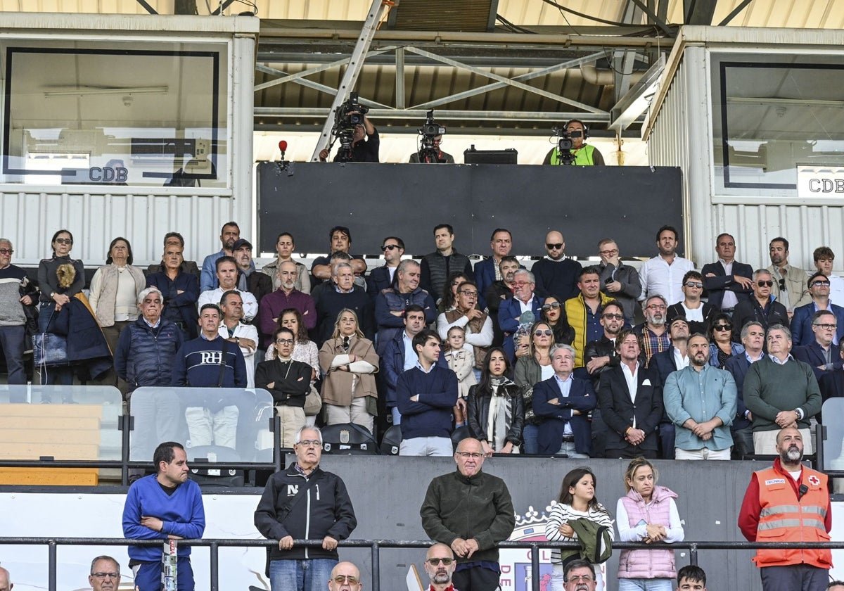 El Badajoz pide perdón a la afición y garantiza la continuidad del club