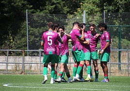 El Ciudad de Plasencia celebra el 1-0 de Teto ante el Talavera.