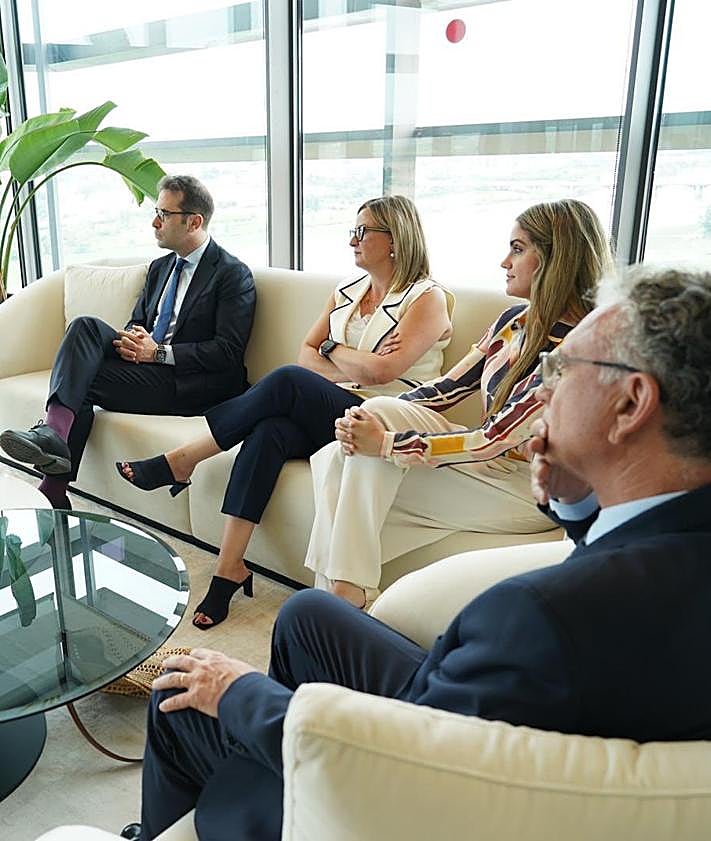 Imagen secundaria 2 - El ministro de Economía se reúne con diez de las principales empresas extremeñas