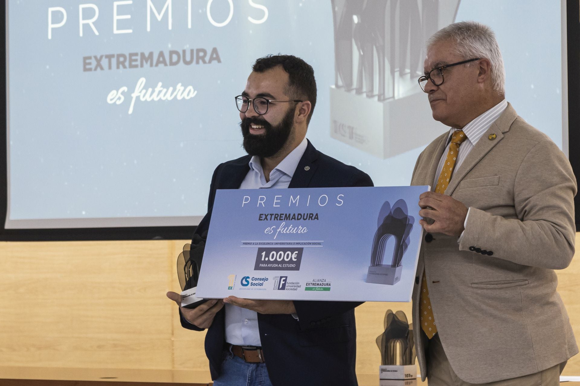 Entrega de galardones a los ganadores de la tercera edición de los &#039;Premios Extremadura es futuro&#039;