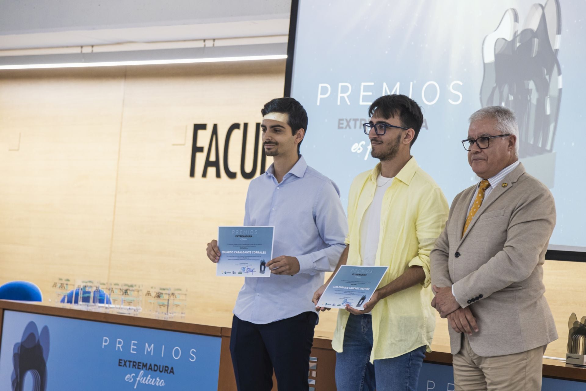 Entrega de galardones a los ganadores de la tercera edición de los &#039;Premios Extremadura es futuro&#039;