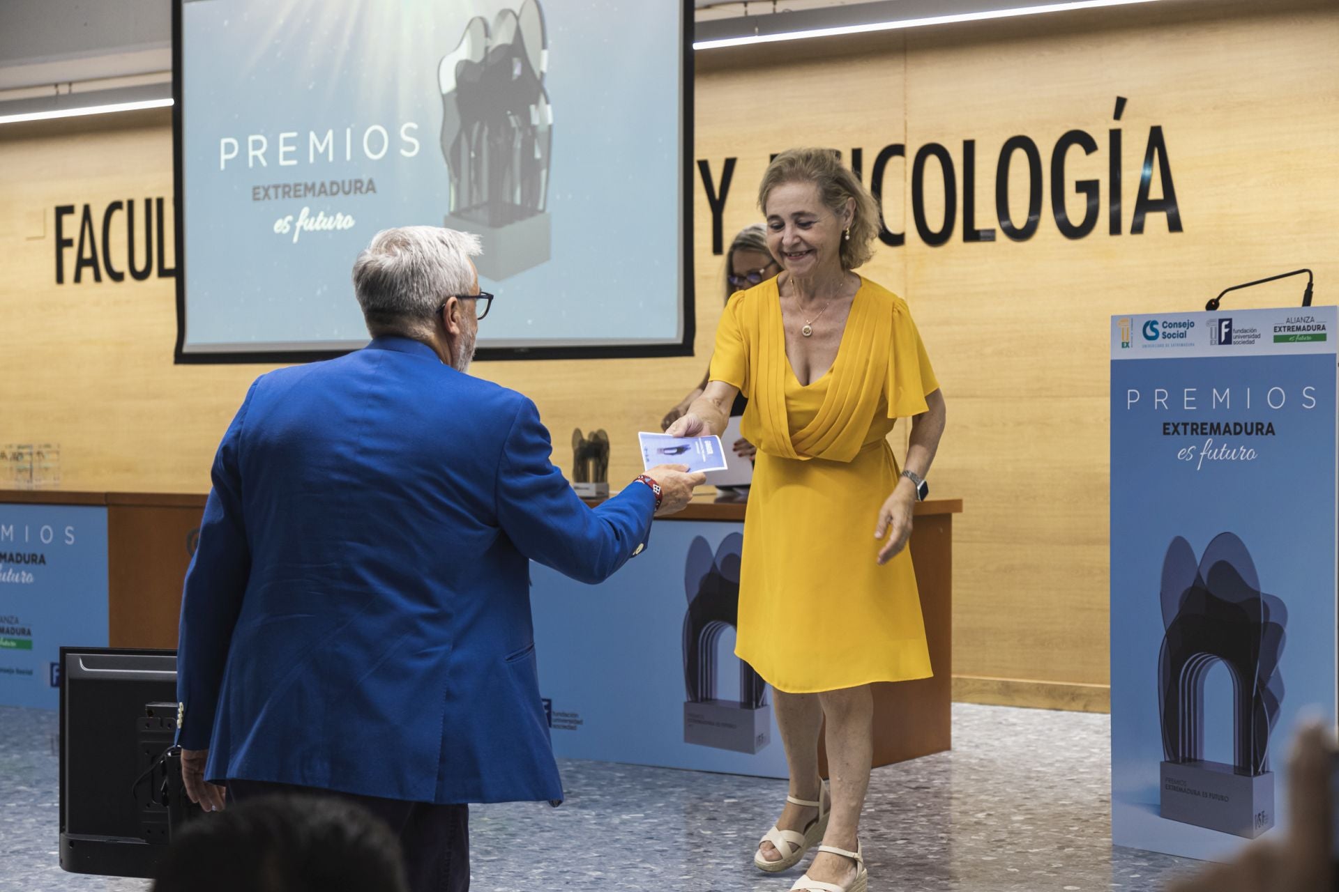 Entrega de galardones a los ganadores de la tercera edición de los &#039;Premios Extremadura es futuro&#039;