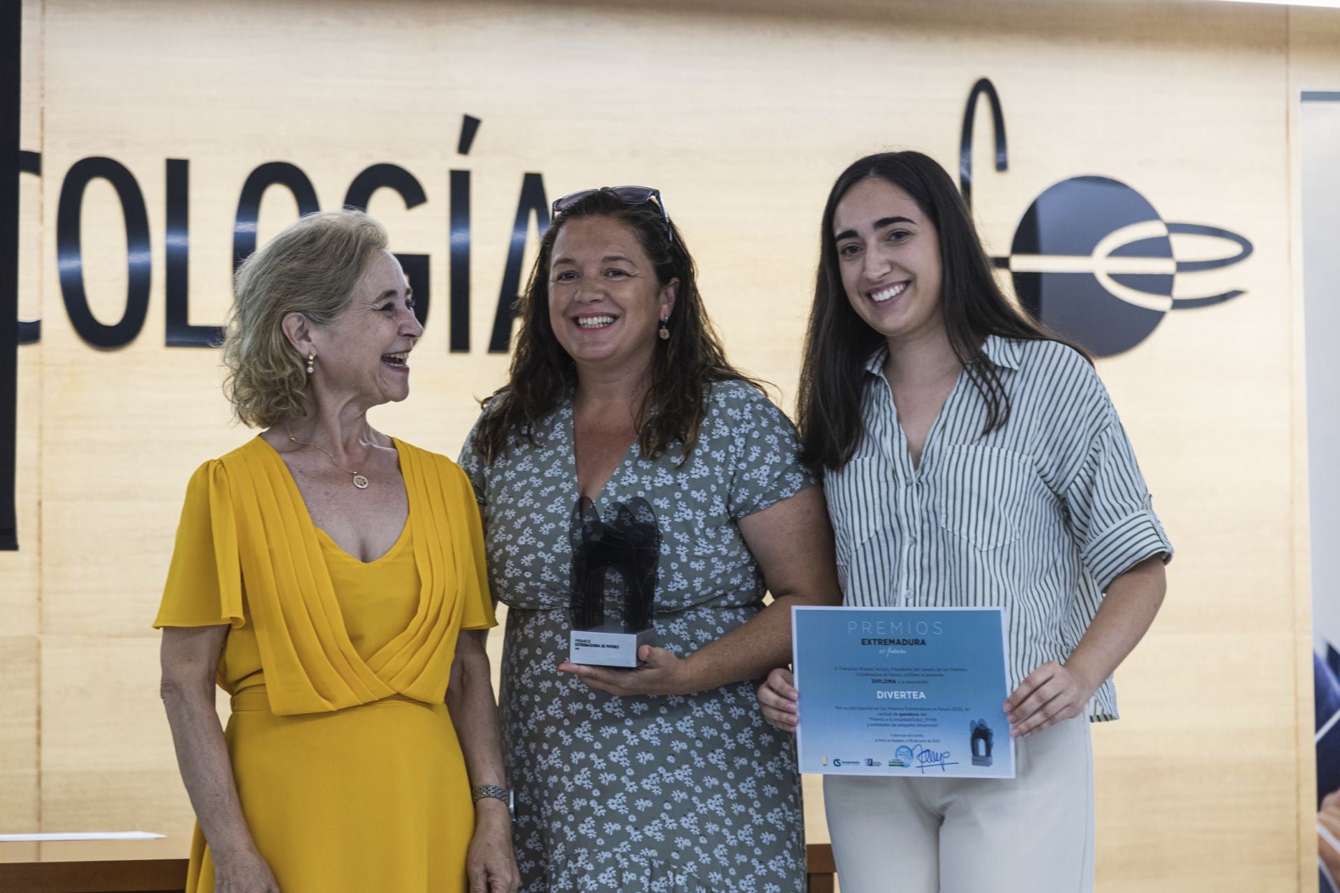 Entrega de galardones a los ganadores de la tercera edición de los &#039;Premios Extremadura es futuro&#039;