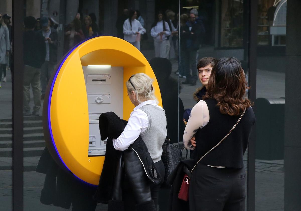 Sacar dinero en el cajero cambiará a partir del 28 de junio: esto es lo que debes saber