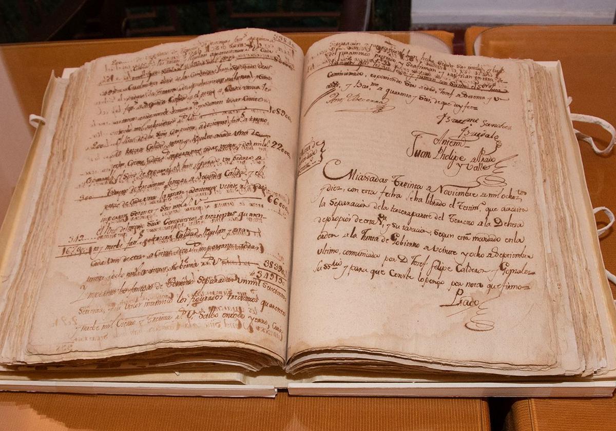 La Diputación restaura 29 tesoros documentales de los municipios cacereños