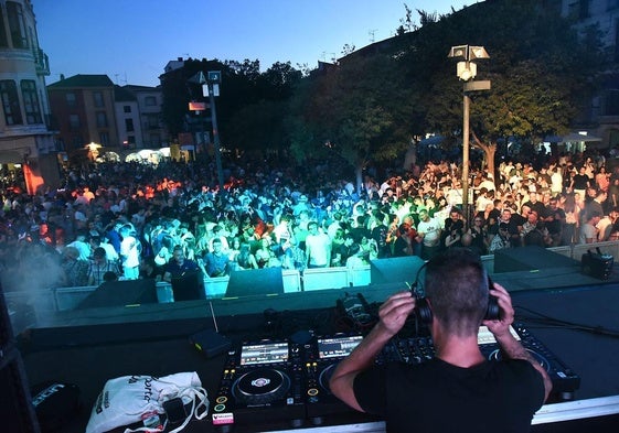 Evento musical en la Plaza Mayor de Plasencia, en las Ferias y Fiestas de 2024.