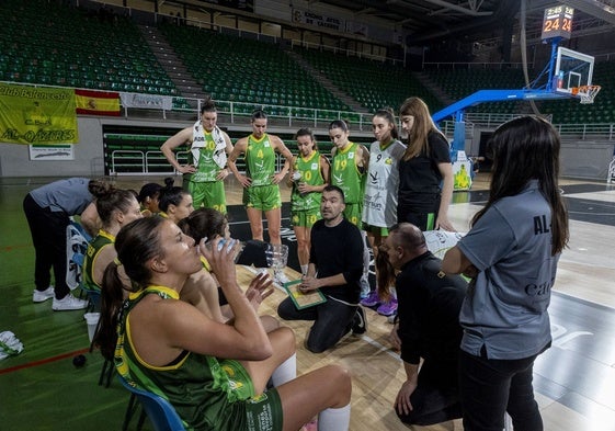 El Al-Qázeres duante un tiempo muerto en un partido de la pasada temporada.