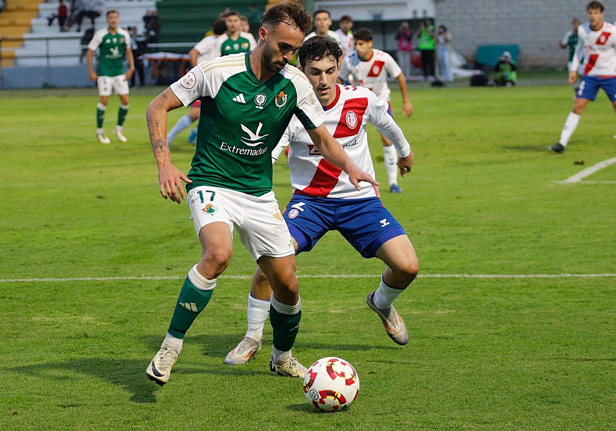Fran Viñuela en el partido del Cacereño frente al Rayo Majadahonda de esta temporada.