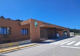 Facha principal del nuevo centro de salud de Los Santos de Maimona.