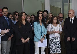 Concentración de diez minutos a las puertas de los juzgados de Badajoz.