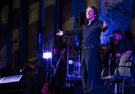 Raphael en una de sus actuaciones en el Teatro Romano de Mérida.