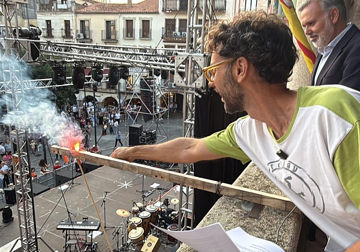 Las Ferias de Plasencia se inician con color y ritmo latino