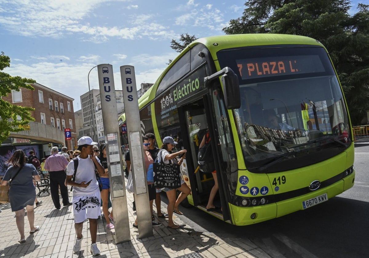 Un autobús del servicio municipal de Badajoz.