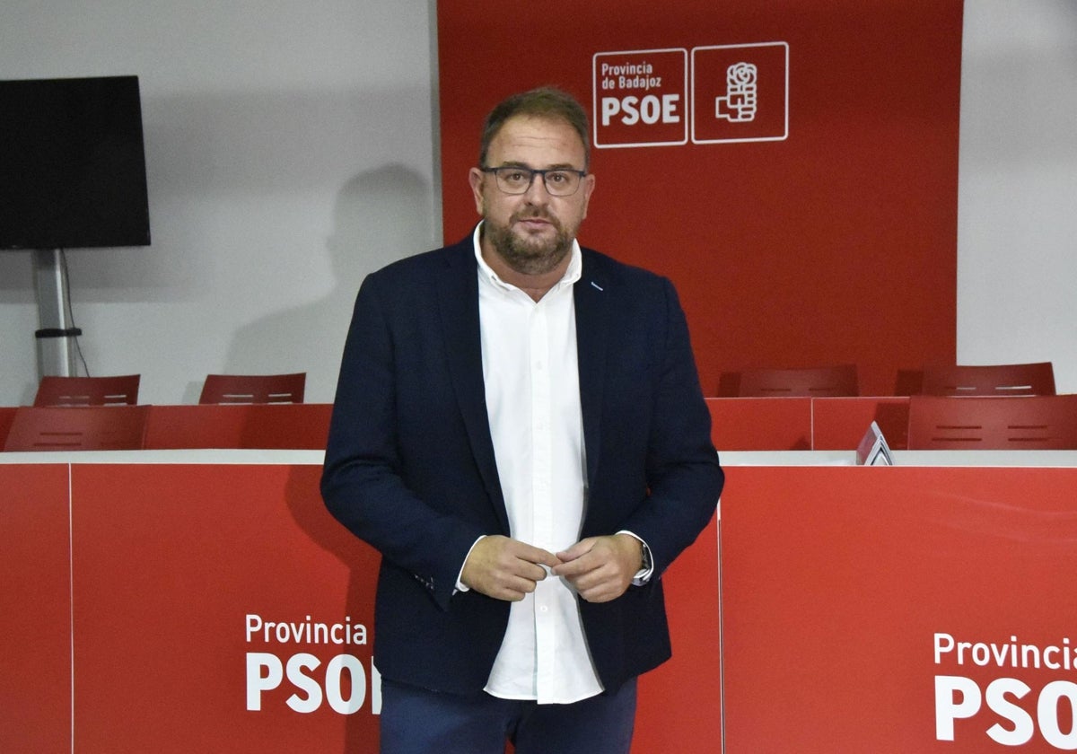 Osuna pide a Sánchez un congreso extraordinario del PSOE, que no se presente y que convoque elecciones