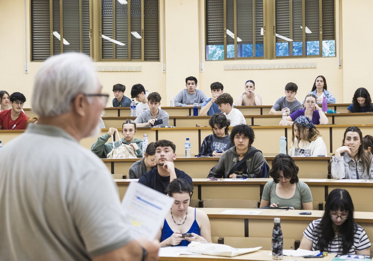 Momentos previos al examen de Lengua y Literatura de la PAU de este año en Badajoz.
