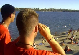 La Junta formará a 30 socorristas para vigilar las playas extremeñas con bandera azul