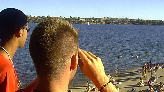 La Junta formará a 30 socorristas para vigilar las playas extremeñas con bandera azul