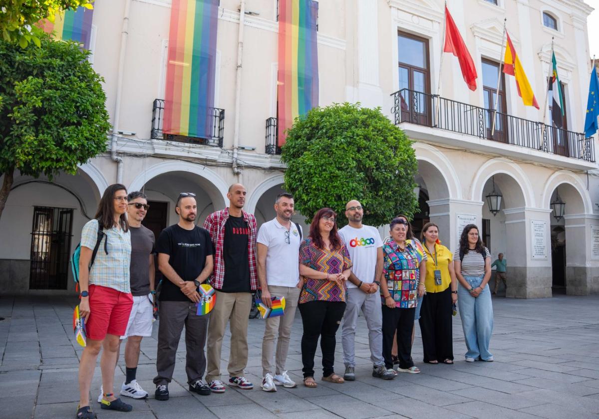 Representantes de las asociaciones del Orgullo de Mérida.