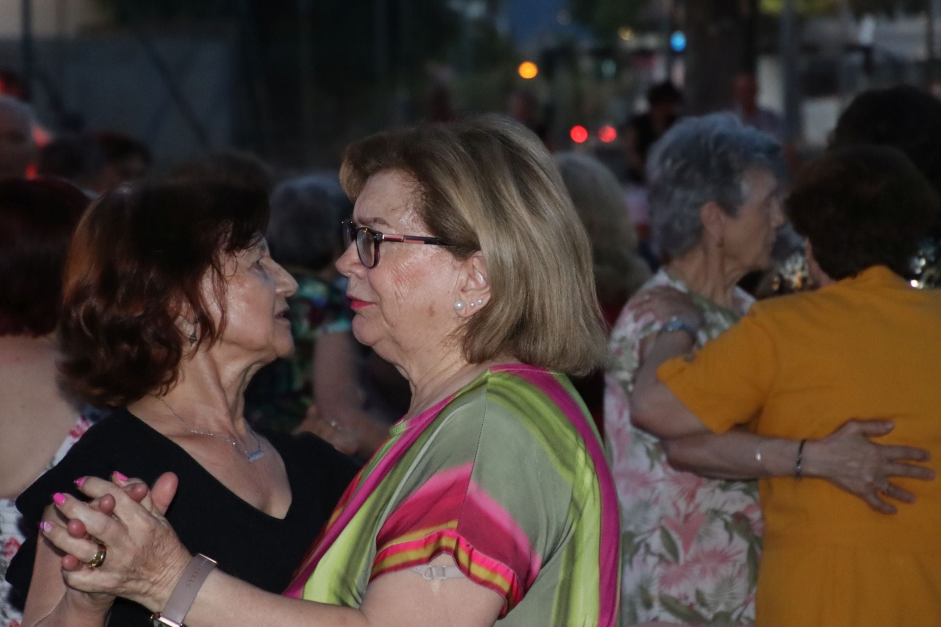 Fotos | Los mayores disfrutan en la verbena de la feria