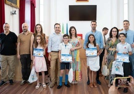 Entrega de premios a los mejores dibujos escolares.