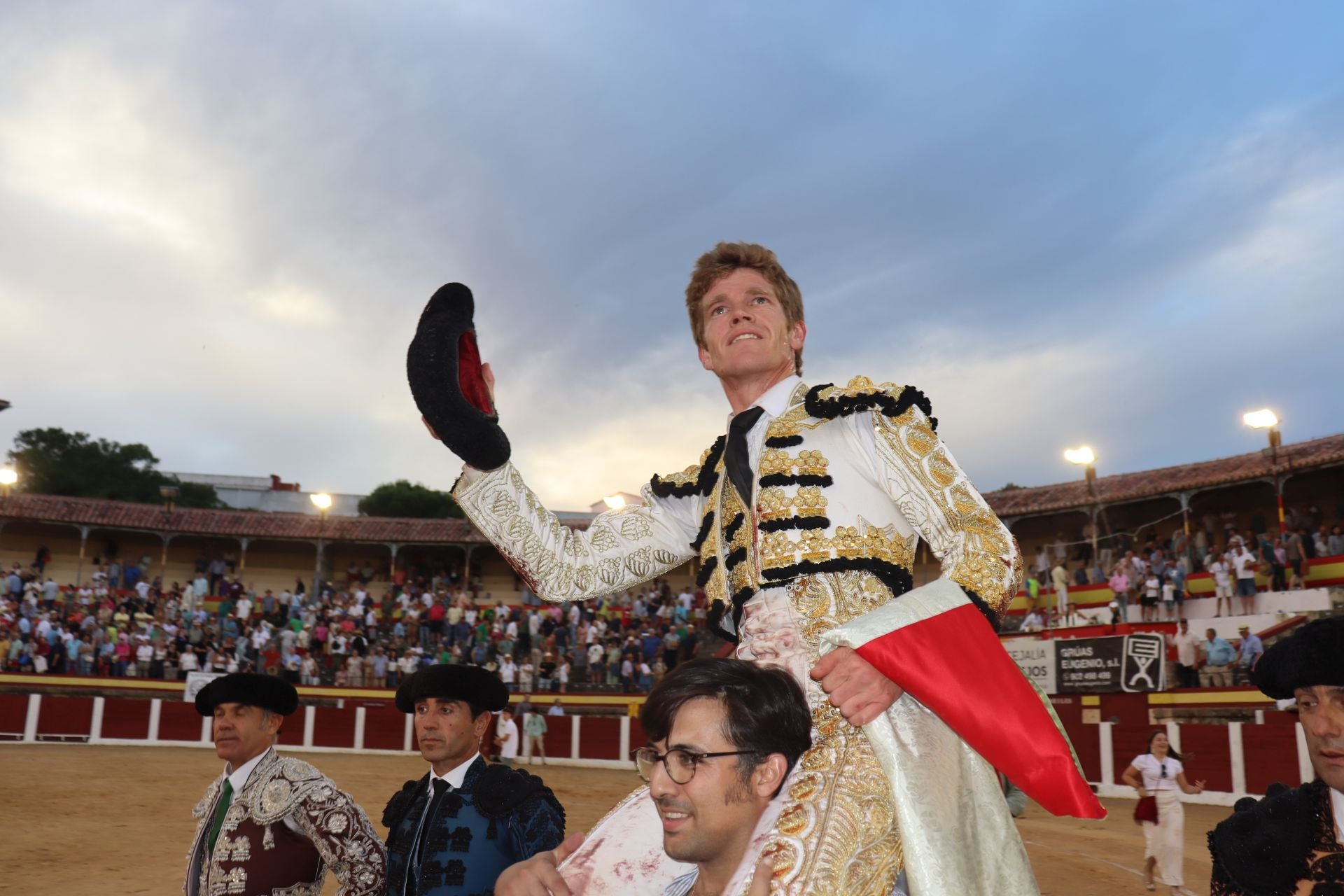 Fotos | Borja Jiménez sale por la puerta grande