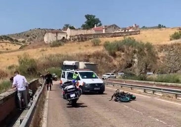 Herido grave un motorista tras salirse de la carretera y caer al río Ardila entre Zafra y Fregenal