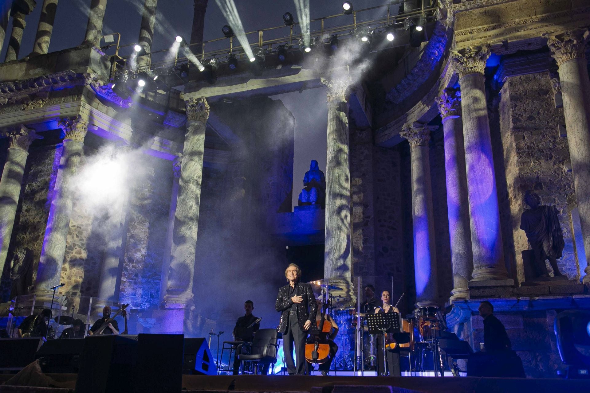 Raphael triunfa en su regreso al escenario del Teatro Romano