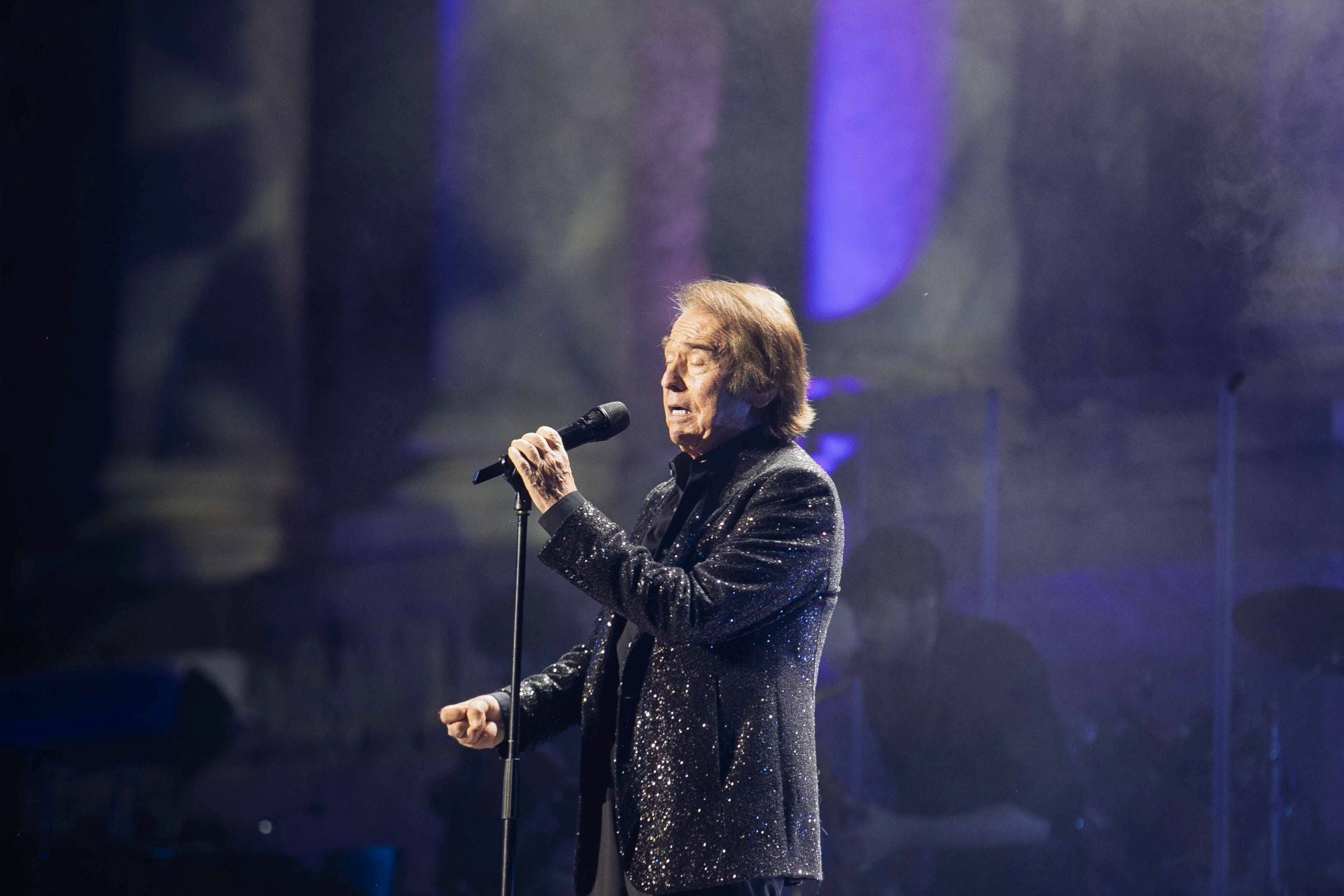 Raphael triunfa en su regreso al escenario del Teatro Romano