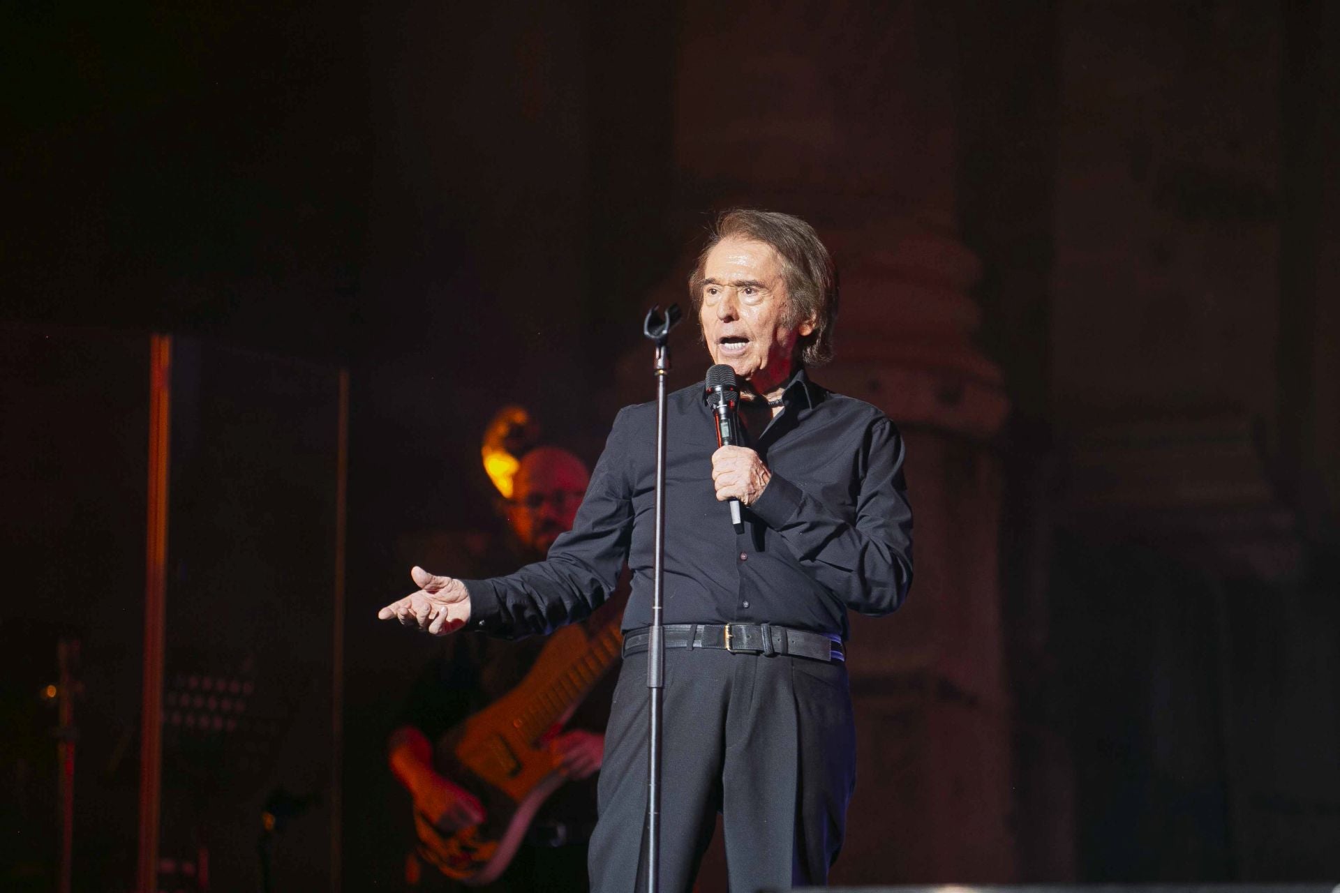 Raphael triunfa en su regreso al escenario del Teatro Romano