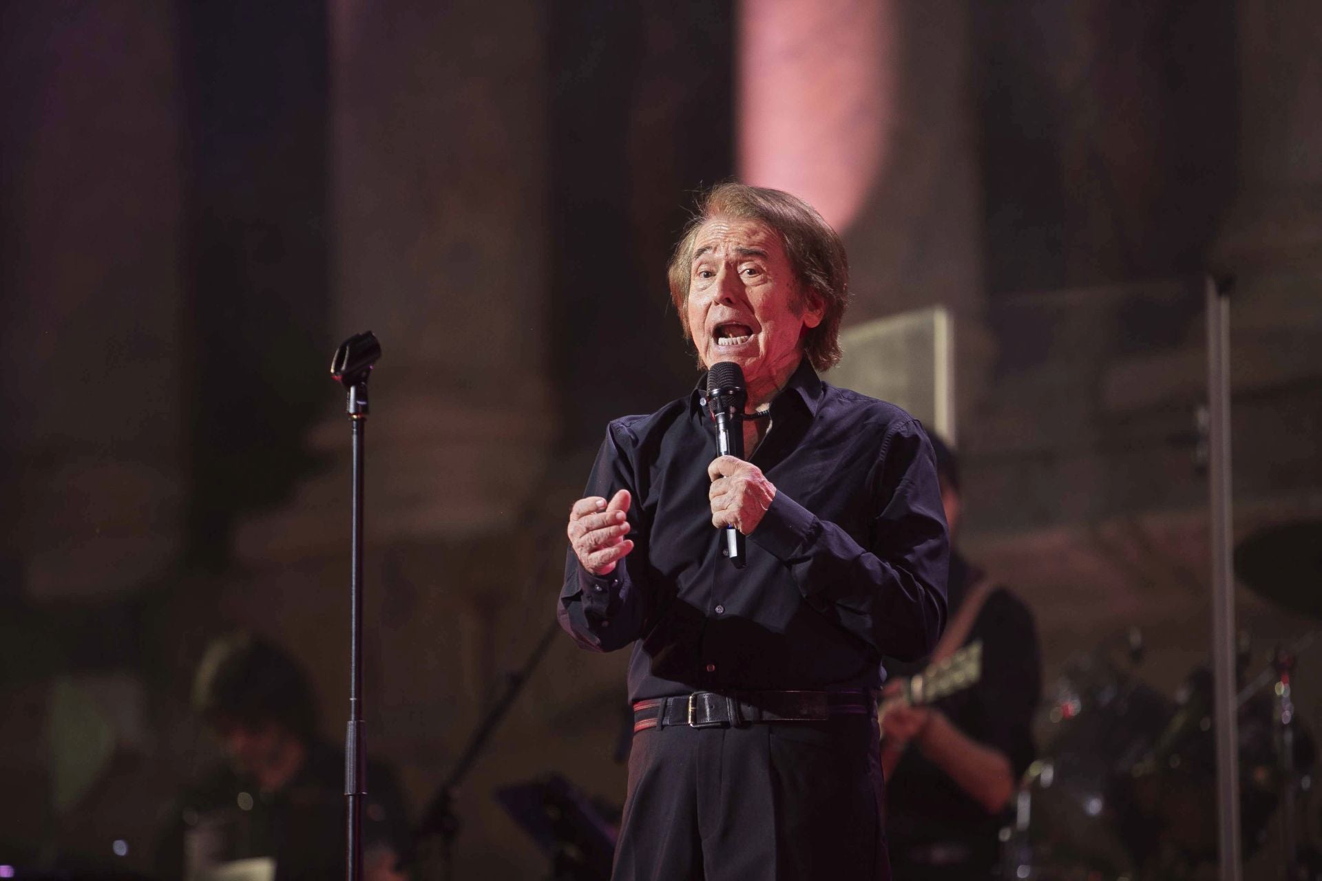 Raphael triunfa en su regreso al escenario del Teatro Romano