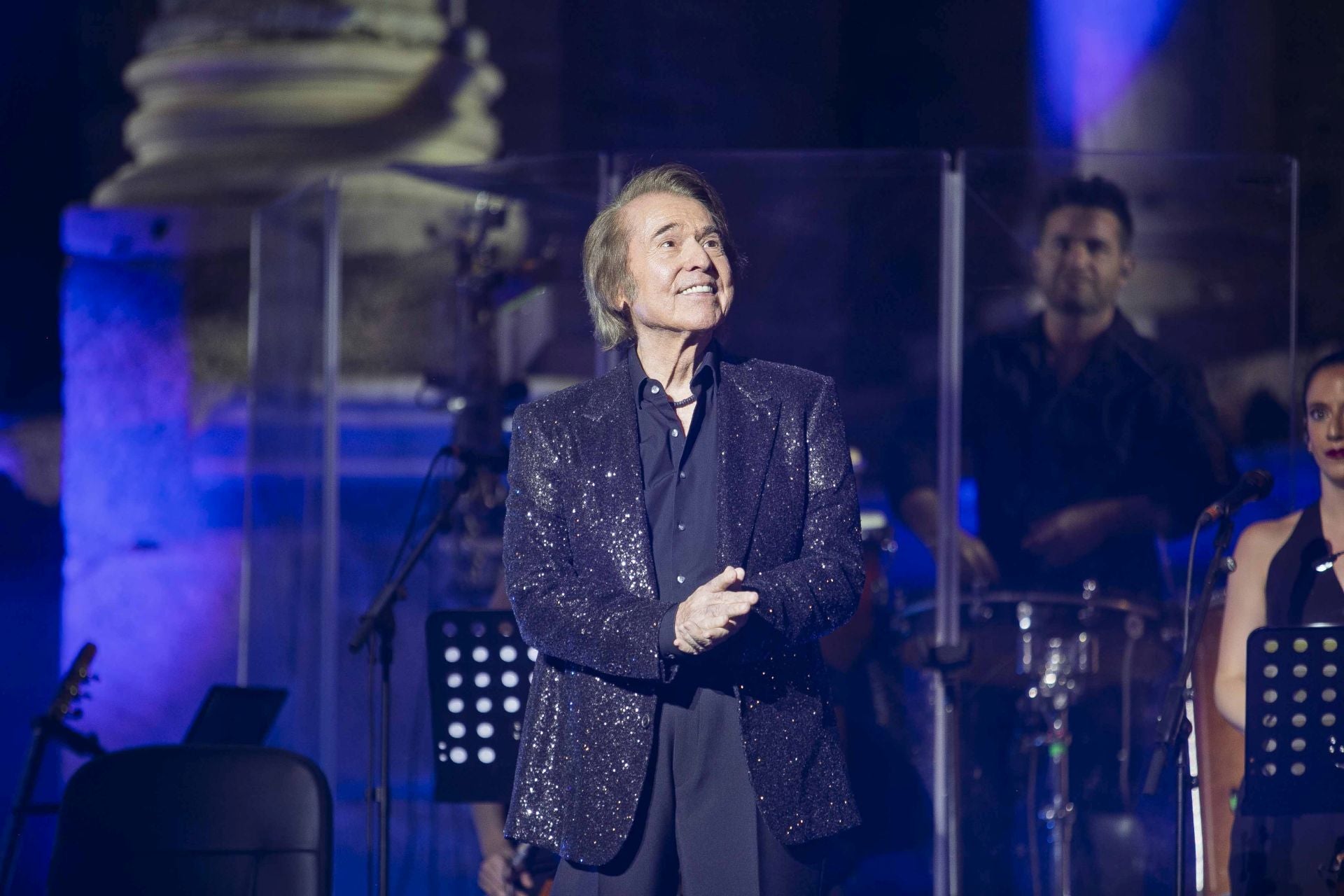 Raphael triunfa en su regreso al escenario del Teatro Romano