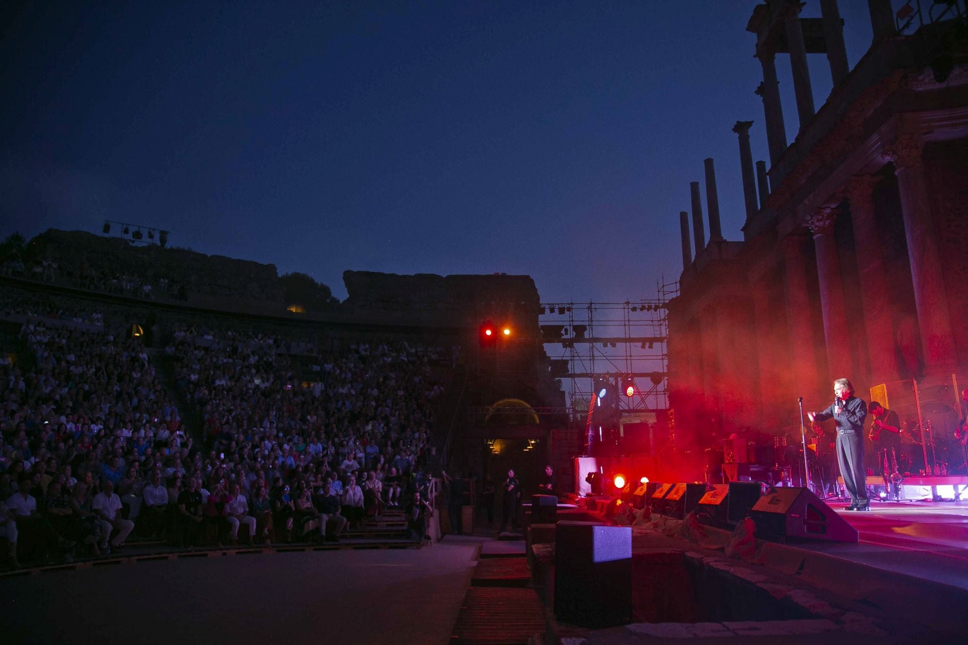 Raphael triunfa en su regreso al escenario del Teatro Romano