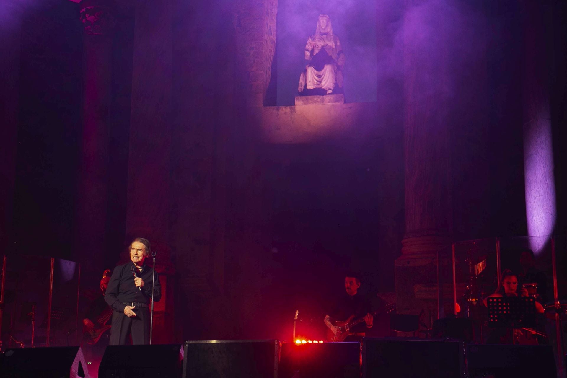 Raphael triunfa en su regreso al escenario del Teatro Romano