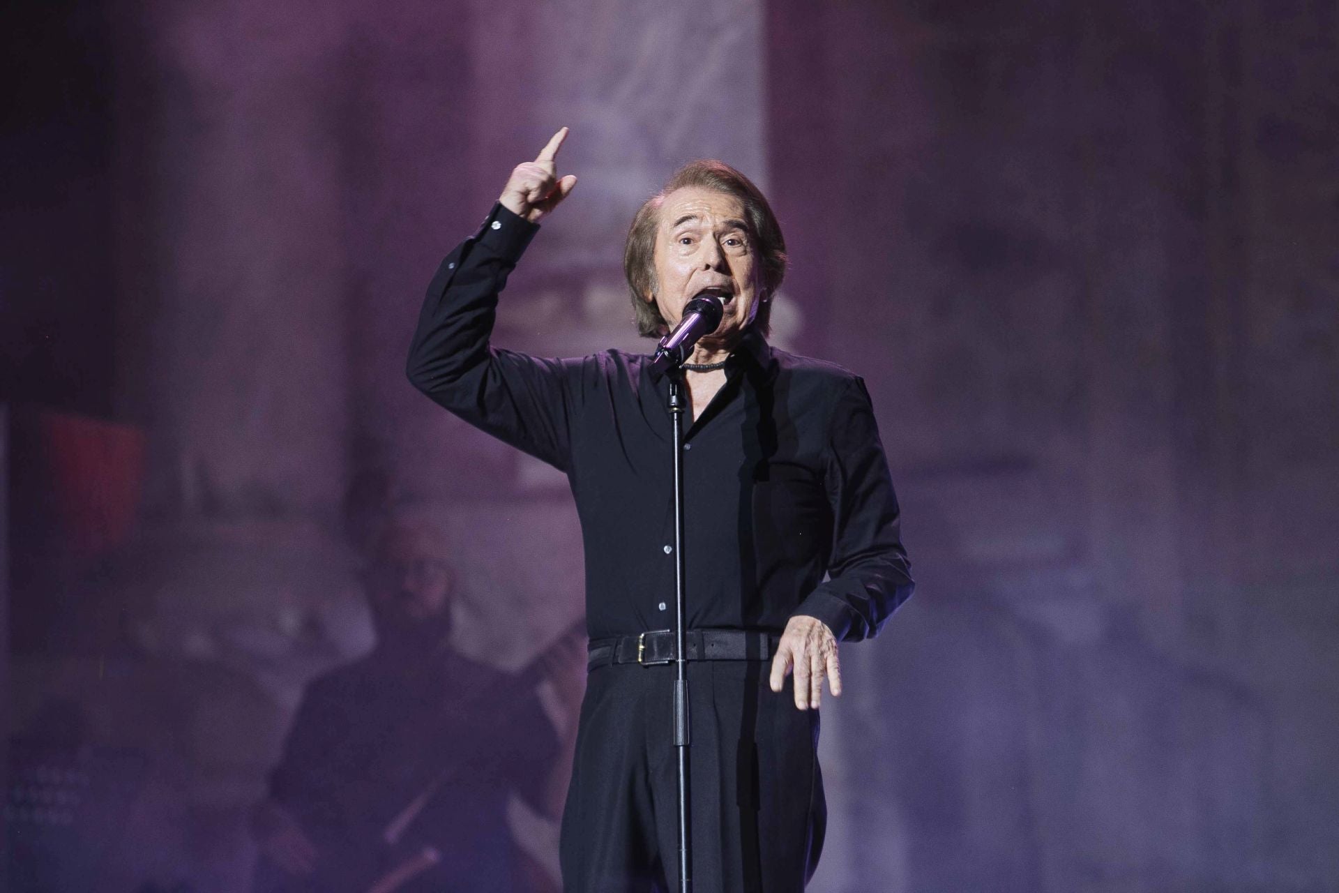 Raphael triunfa en su regreso al escenario del Teatro Romano