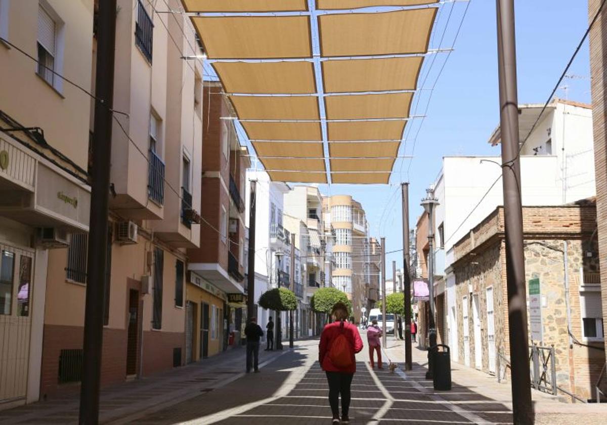 Toldos en la calle del Museo Romano como los que se colocarán en Valverde Lillo.