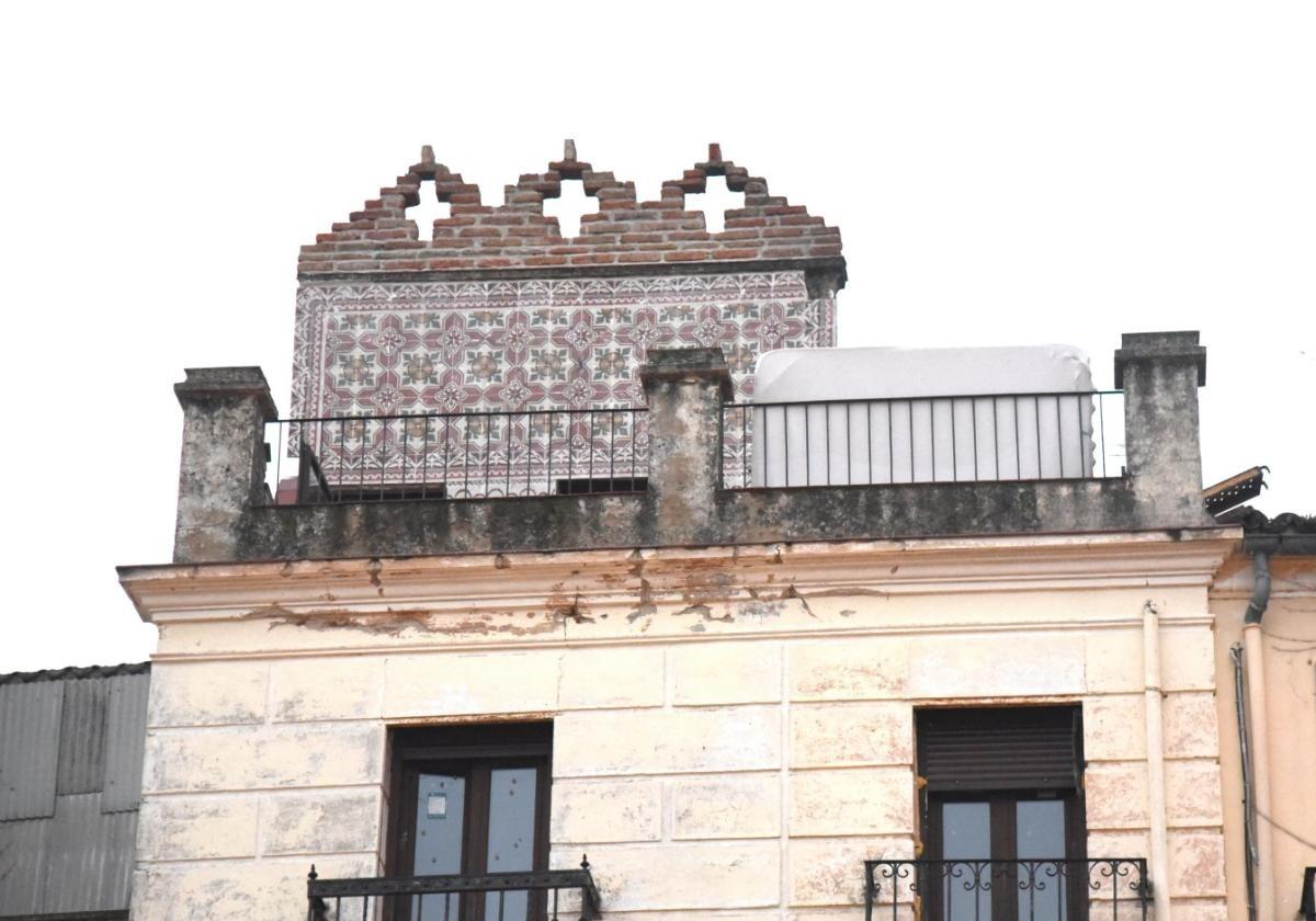 Denegada la licencia para regularizar el ático ilegal de la Plaza de Plasencia