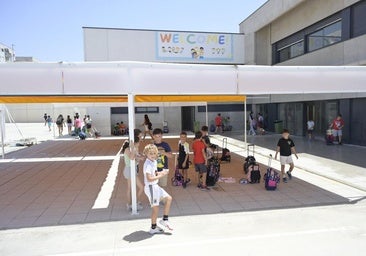 Un centenar de centros educativos reducen las horas de clases por calor