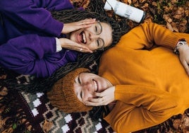 ¿Por qué el 20 de junio es el día más feliz del año? Una experta explica qué hay detrás del 'Yellow Day'