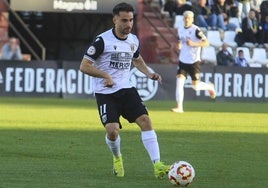 Carlos Doncel en el duelo ante el Alcorcón en el Romano.