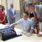 Carlos Tejado junto al rey Felipe VI