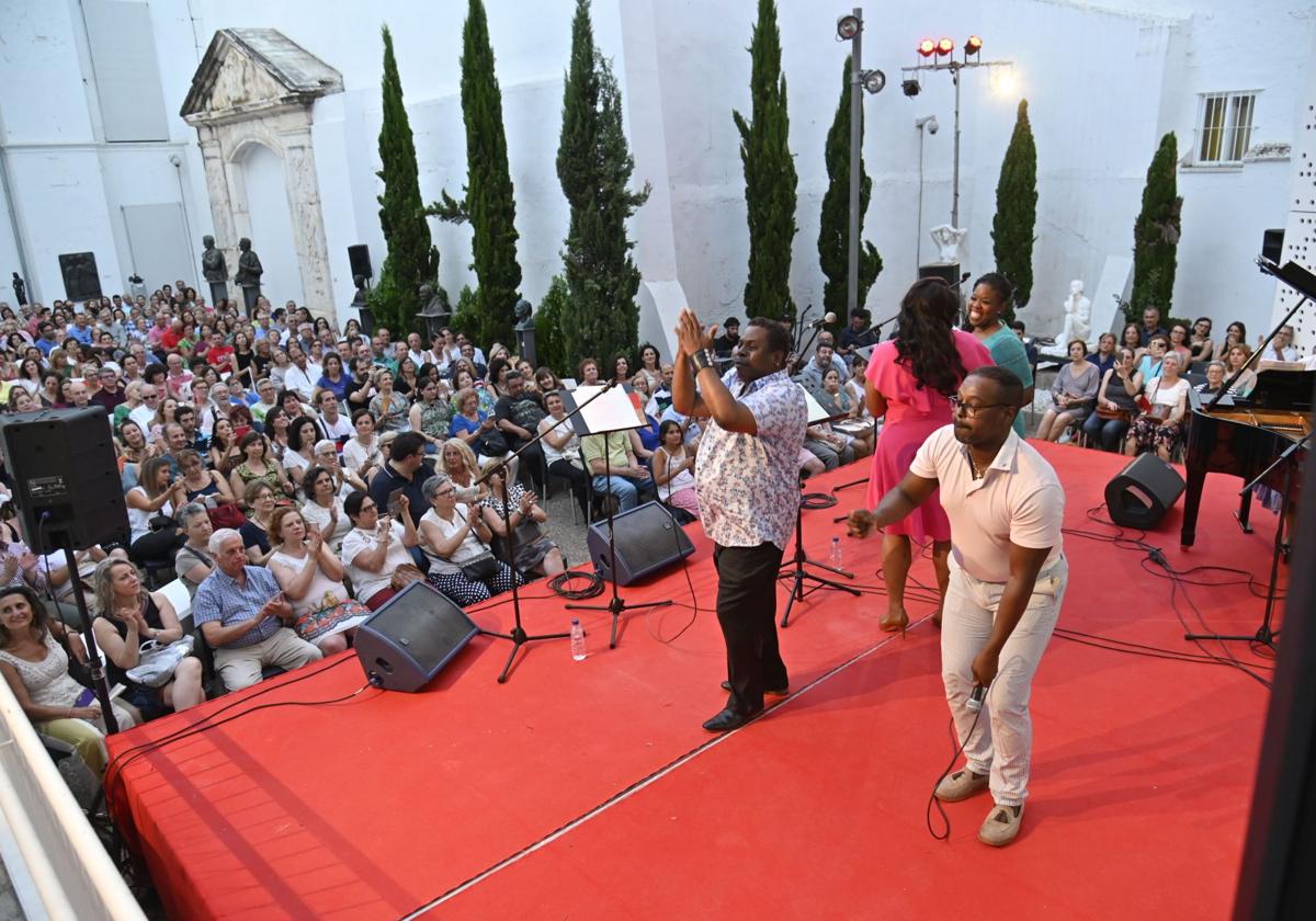 Lleno en un concierto de verano en el MUBA.