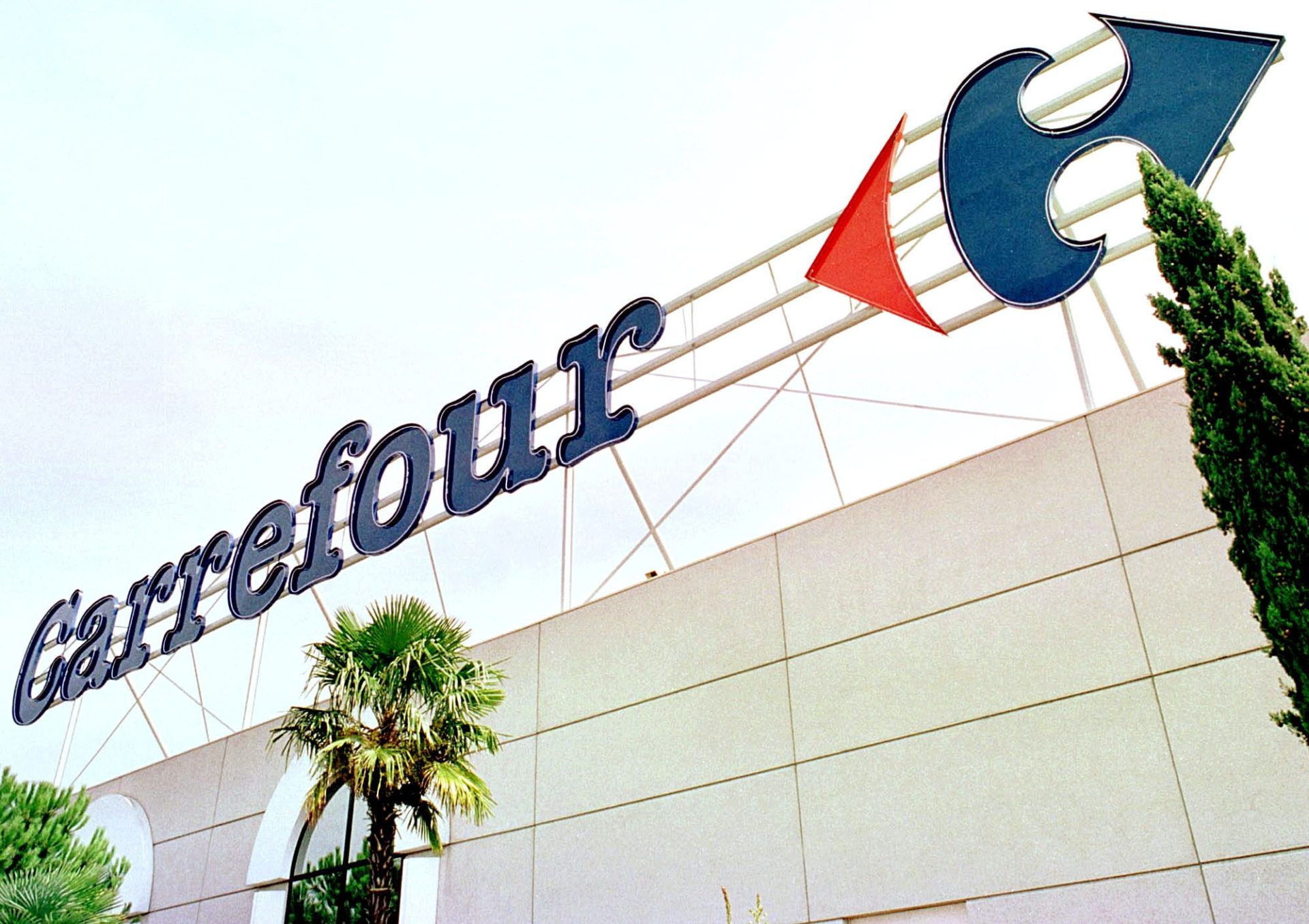 Carrefour rebaja uno de sus aceites de oliva virgen extra más populares