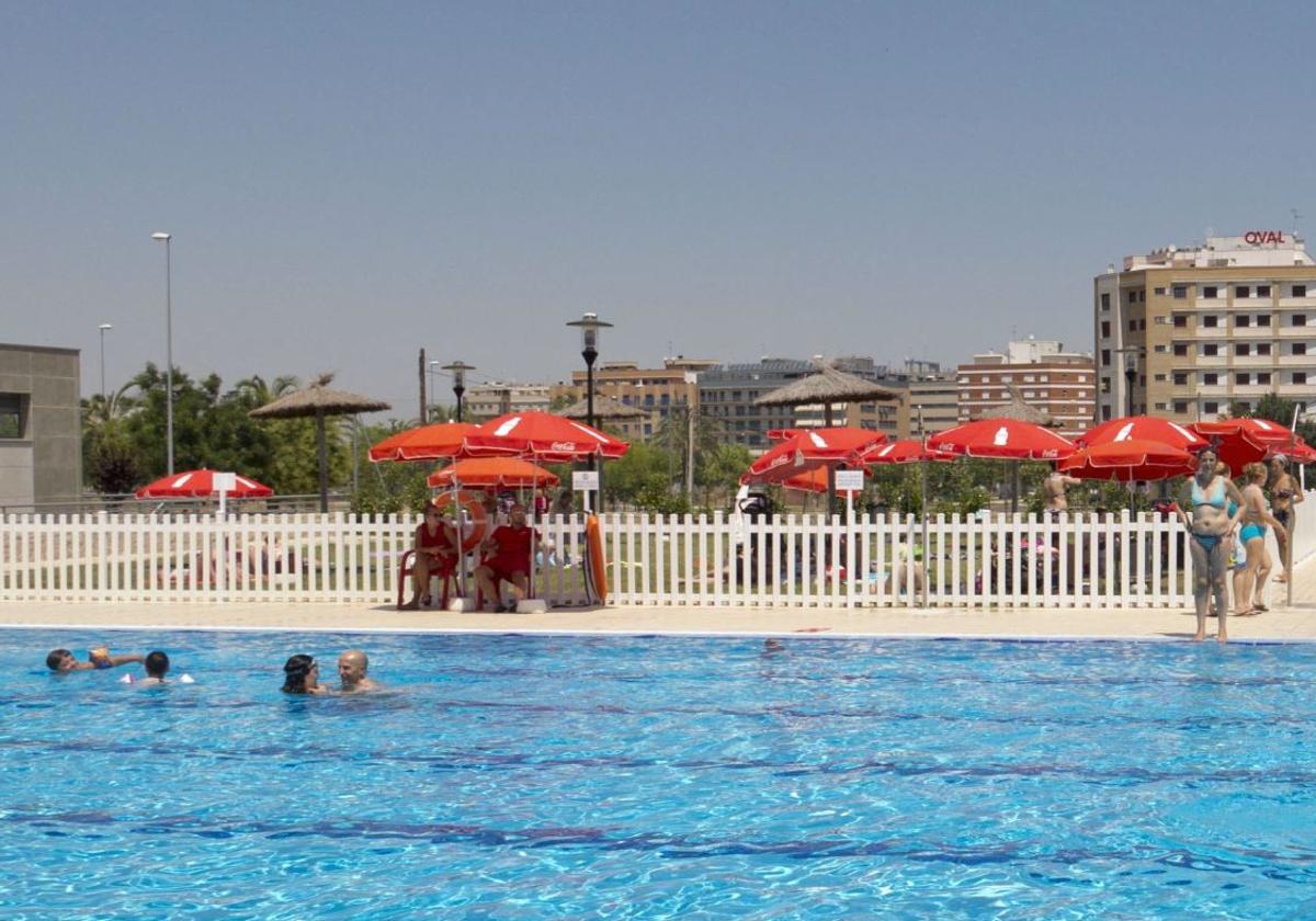 Cierran dos horas la piscina de San Roque en Badajoz por restos fecales