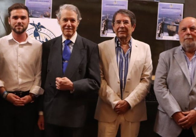 Cristóbal Colón, entre Gordillo y Correa.