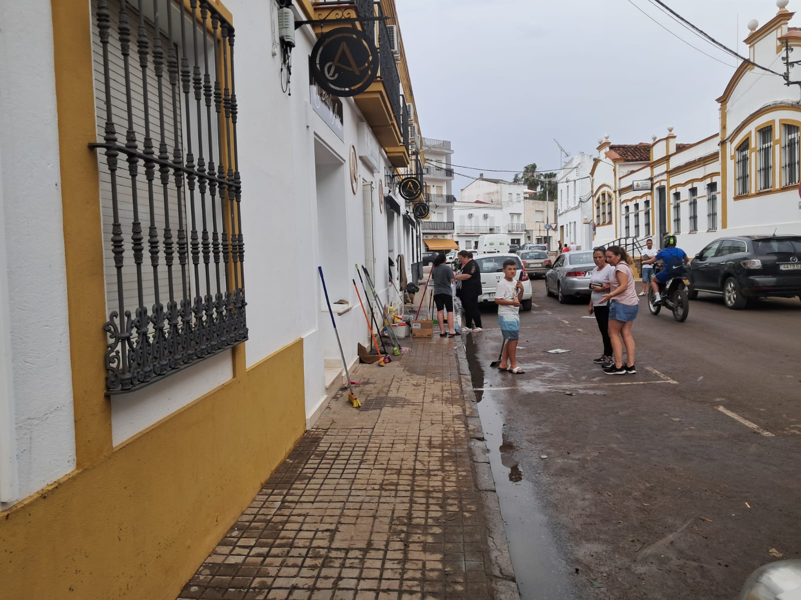 Fotos | Así ha quedado Los Santos de Maimona tras la tormenta de agua y granizo
